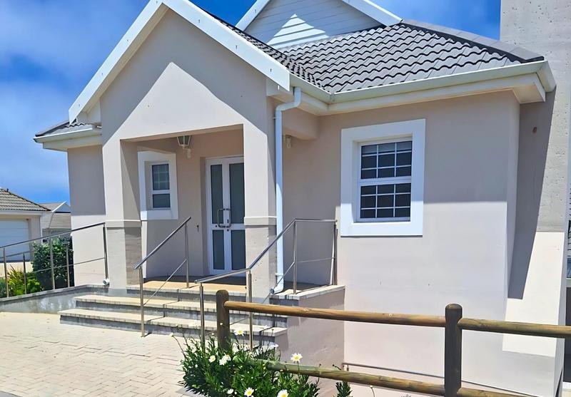 To Let 2 Bedroom Property for Rent in Heiderand Western Cape